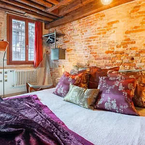 https://casa-manina-sul-ponte-your-private-canal-view.hotelinveneto.com
